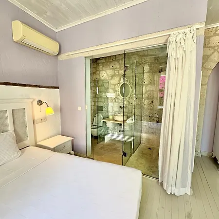 Leonidas Hotel *
