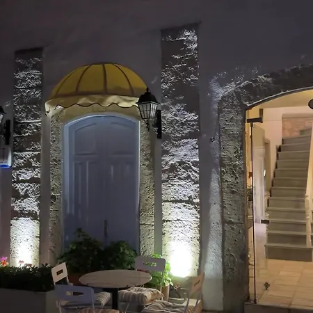 Leonidas Hotel *