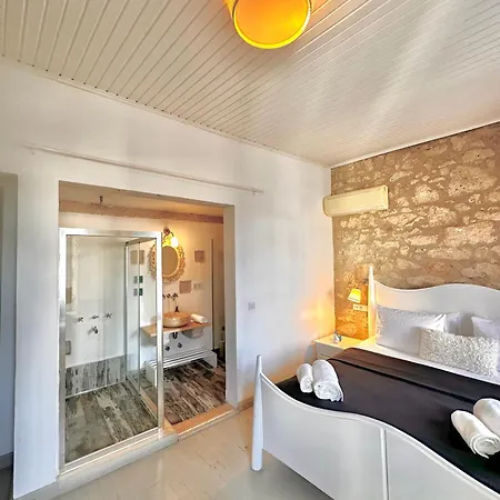 Leonidas Hotel *