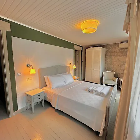 Leonidas Hotel
