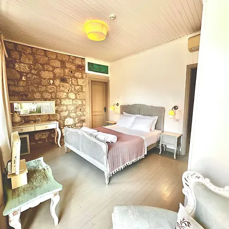 Leonidas Hotel